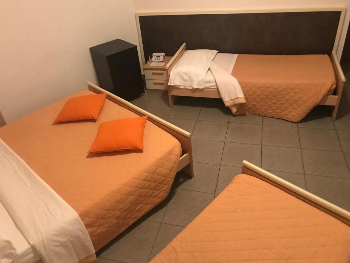 十二酒店 蒙卡列里 外观 照片